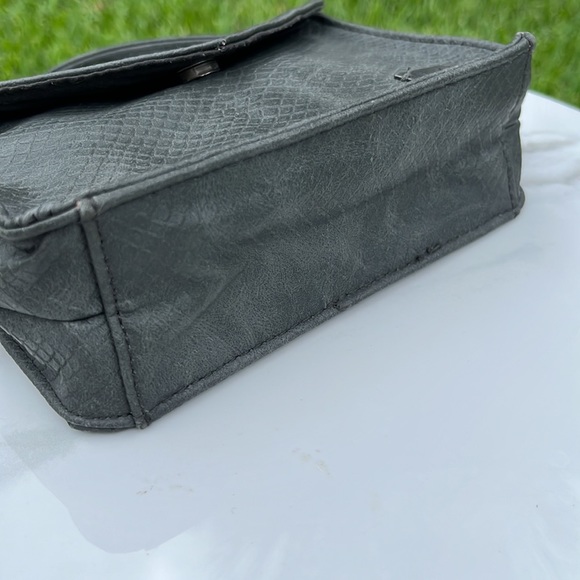 Roxy Textured Crossbody Bag - Picture 5 of 12